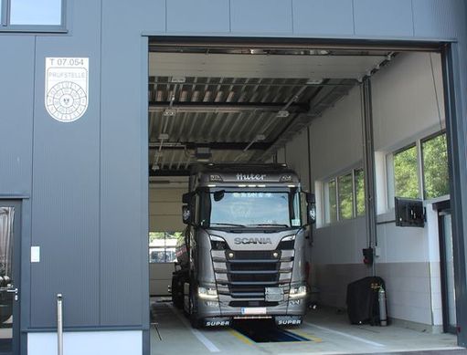 Kippsattel-LKW